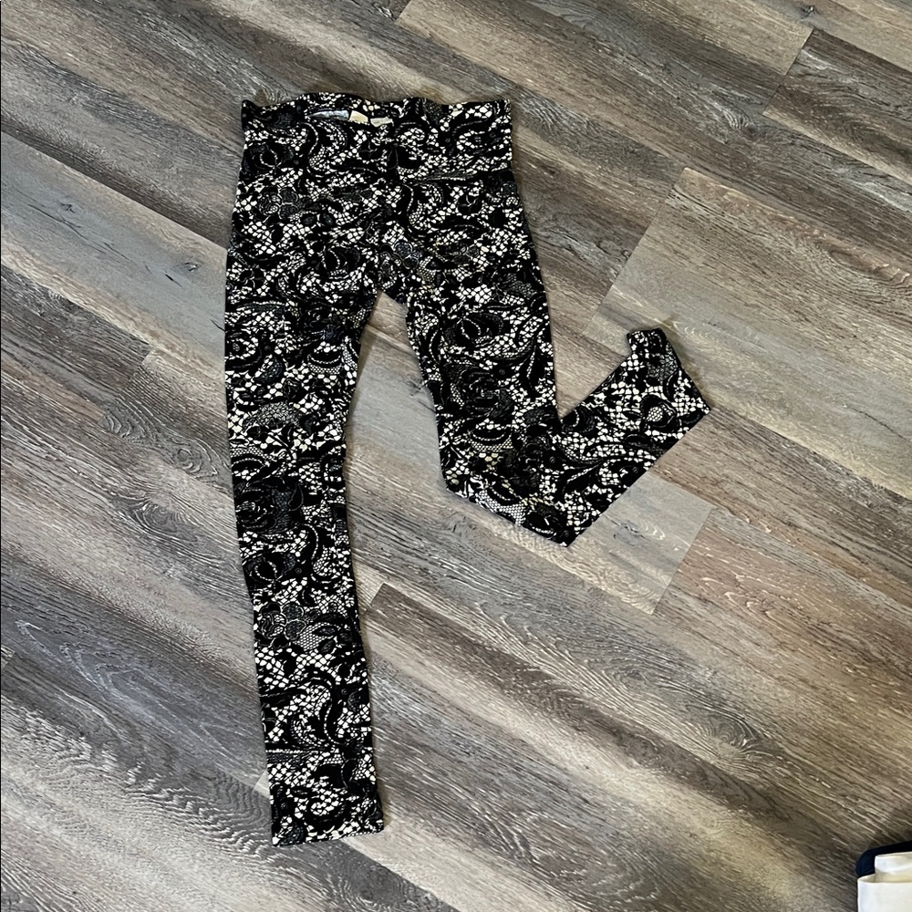 Mimi Chica Black and White Patterned Leggings